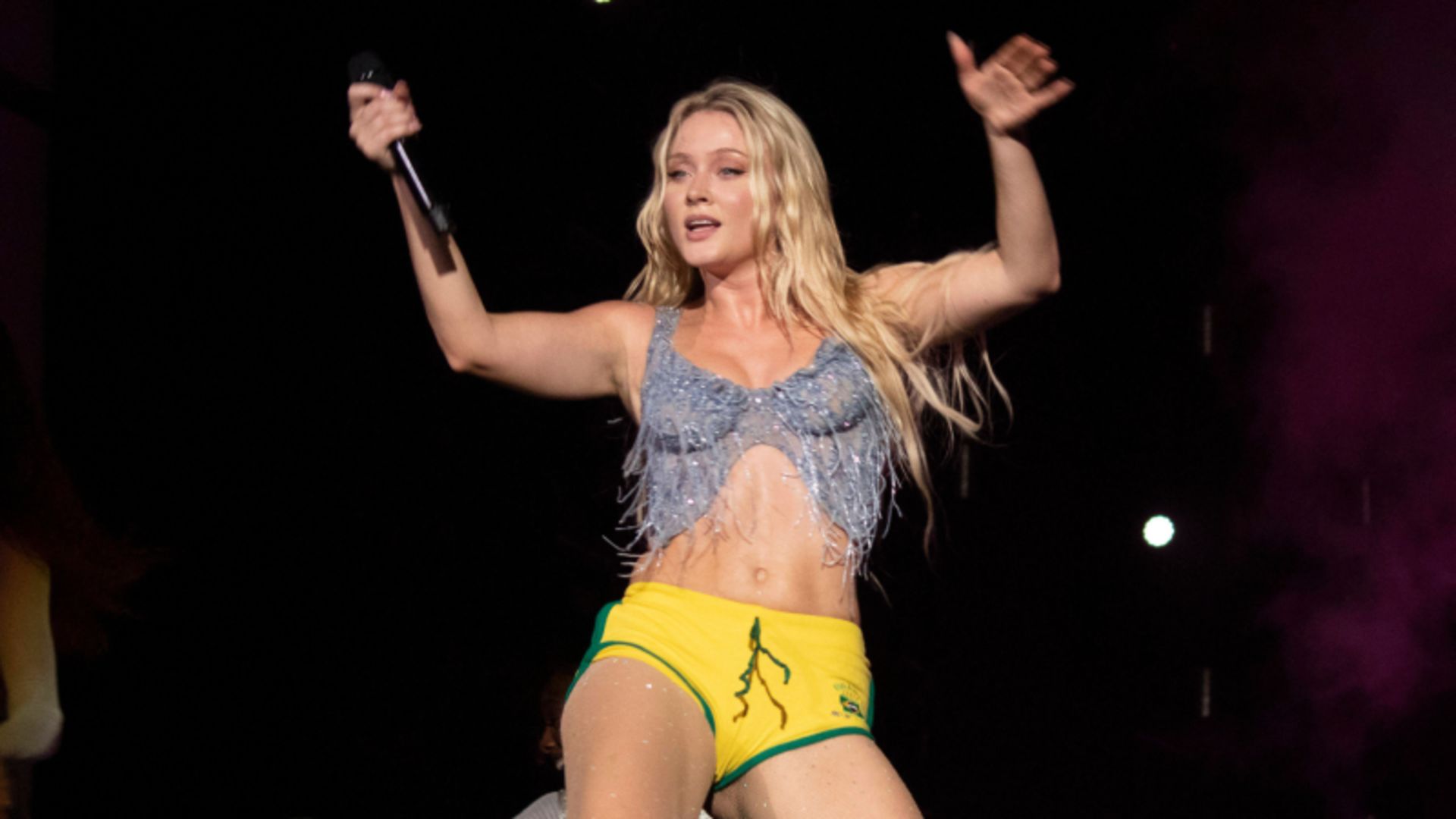 Zara Larsson kondigt Ziggo Dome-concert aan tijdens 'Midnight Sun Tour'